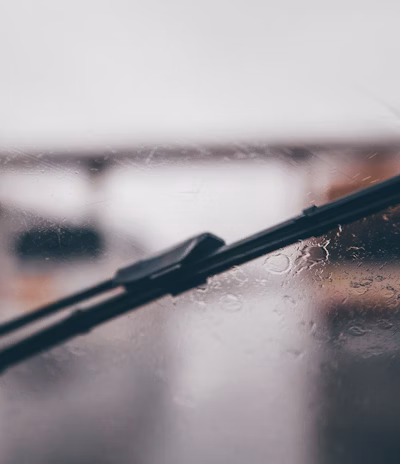 shallow focus photography of black vehicle wiper